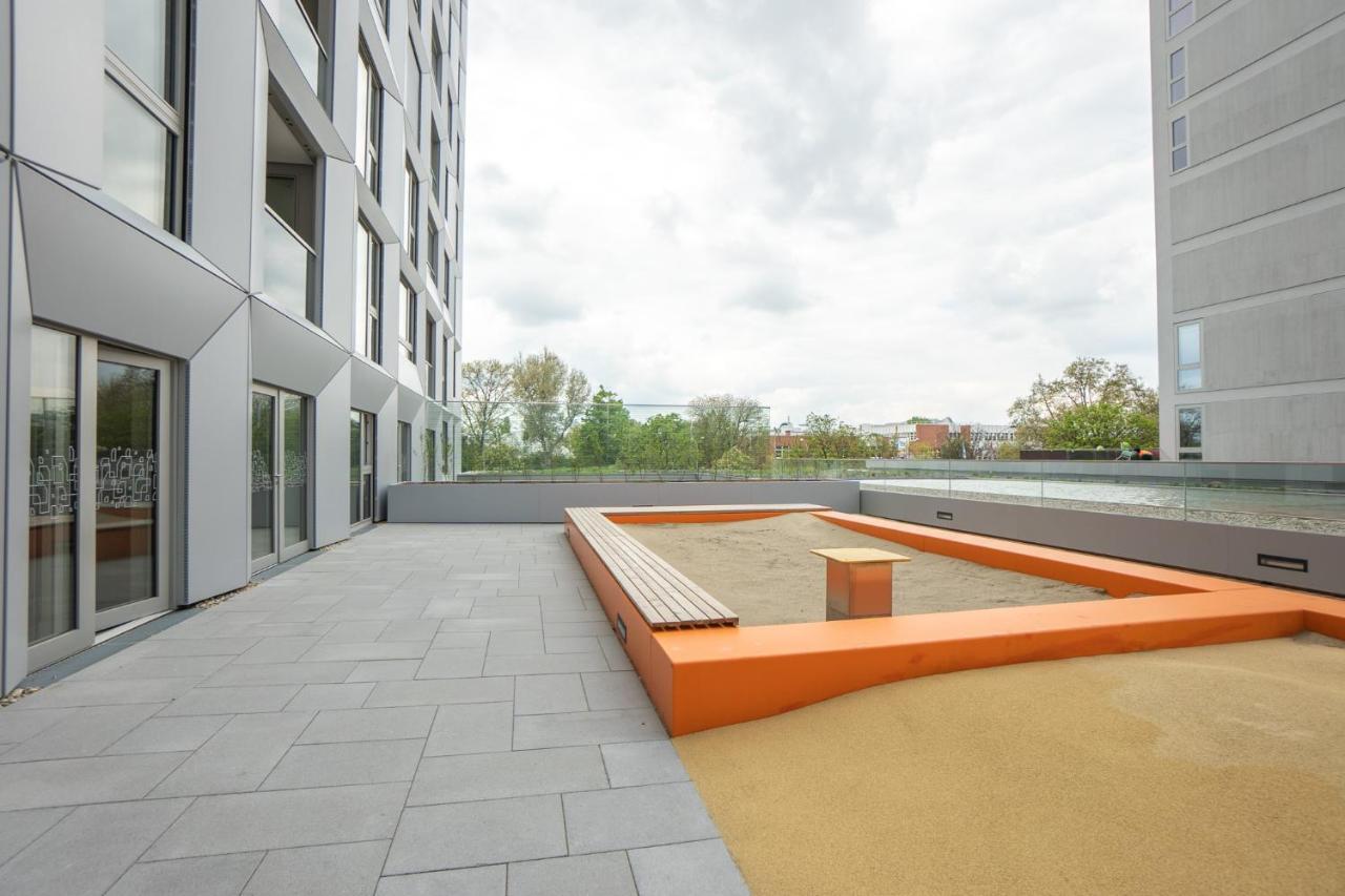 Posh On 22nd Floor + Loggia, Pool, Gym, Sauna