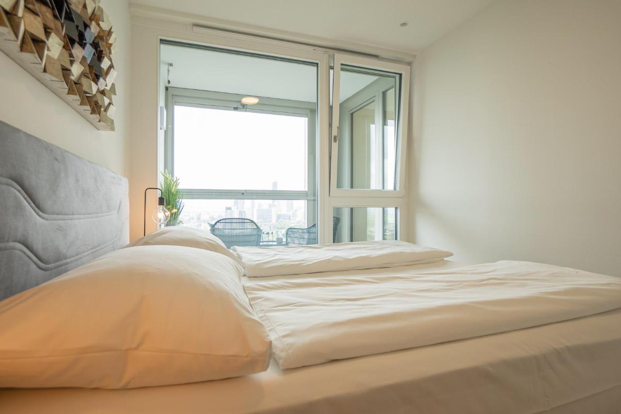 Posh On 22nd Floor + Loggia, Pool, Gym, Sauna Apartment *