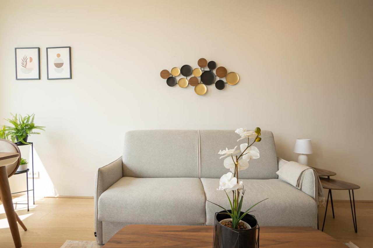 Apartment Posh On 22nd Floor + Loggia, Pool, Gym, Sauna *